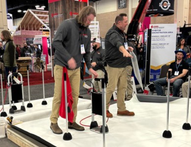 An exhibitor giving a live demo at IRE